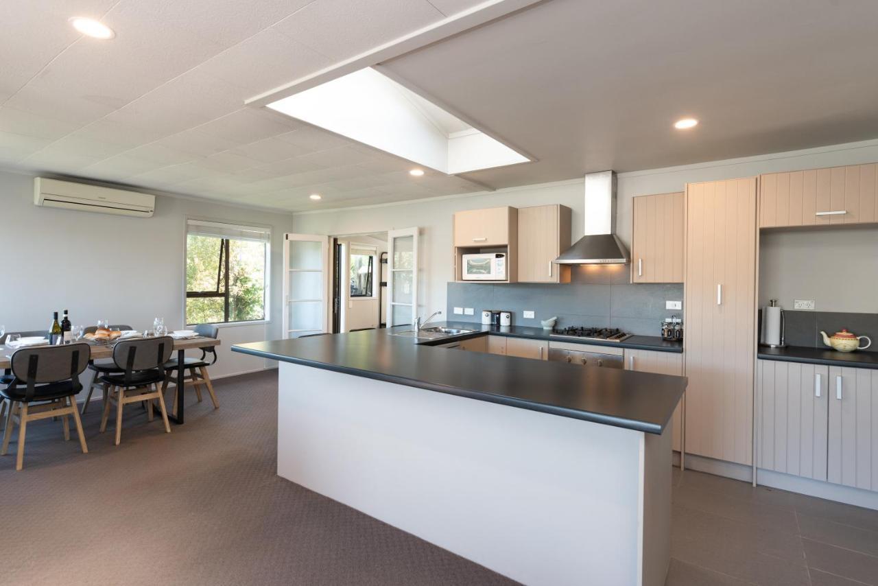 The Tide Watcher - Okiato Holiday Home Opua Esterno foto