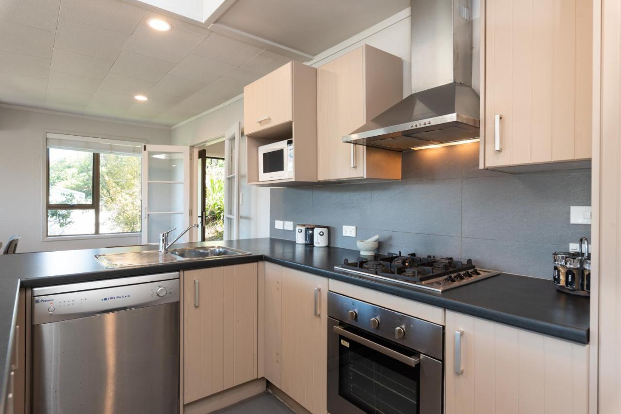 The Tide Watcher - Okiato Holiday Home Opua Esterno foto